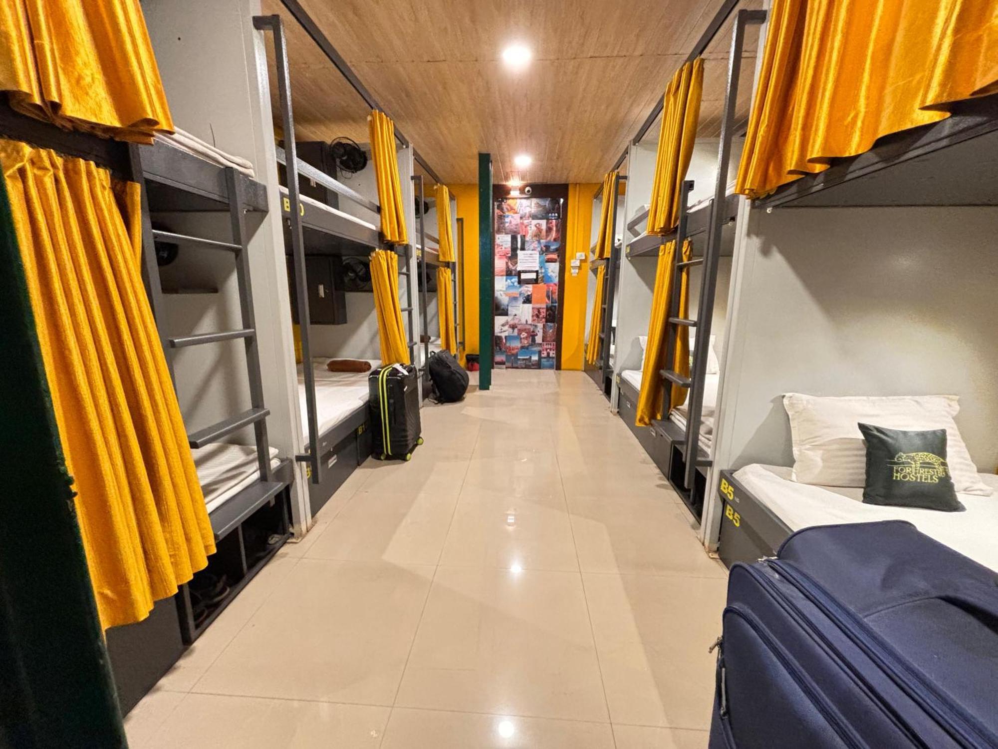 Forrest Hostels Bombay Extérieur photo